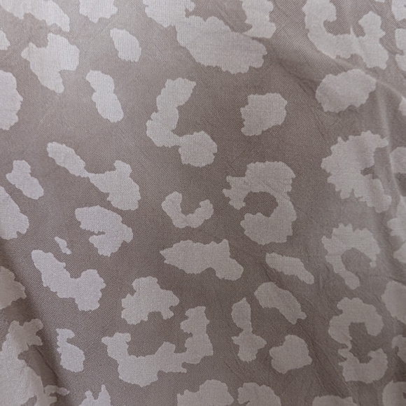 CHARLIE B ANIMAL PRINT BLOUSE SIZE LARGE - Picture 7 of 8